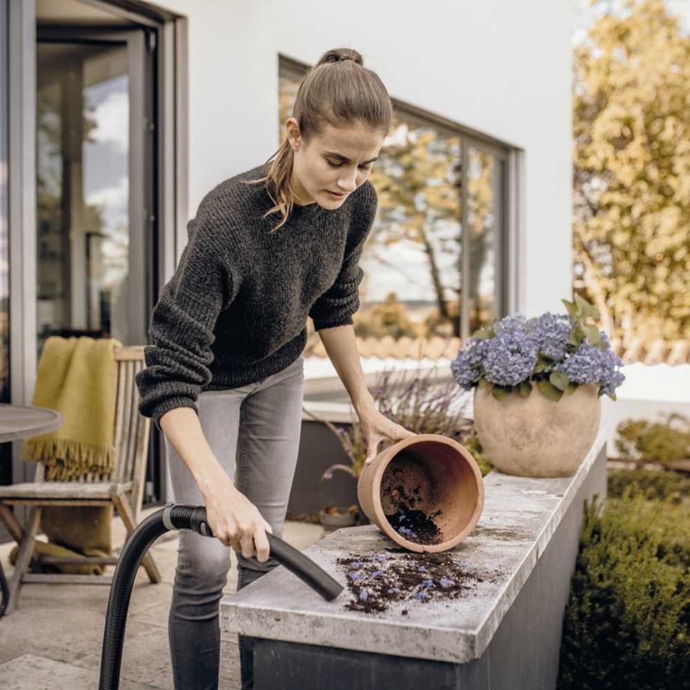 Karcher WD5 Wet & Dry Vacuum Cleaner - Image 2